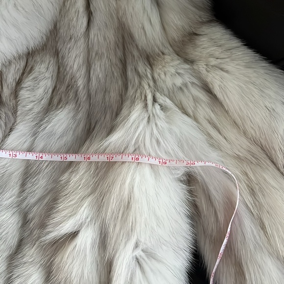 Saga Fox Fur Wite Gray Medium - Picture 10 of 11